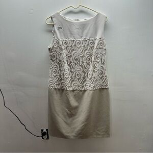 Sandra Darren 12 19 p2p 35” length hidden zipper tan/ white preowned no flaw